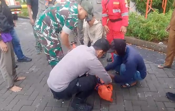 
					Tersambar Petir Saat Perbaikan Gerbang, Pekerja Bangunan di Tenjo Tewas di Tempat