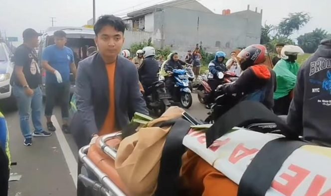 
					Motor Oleng Usai Senggol Truk, Ibu dan Anak Tewas Ditabrak Minibus di Cileungsi