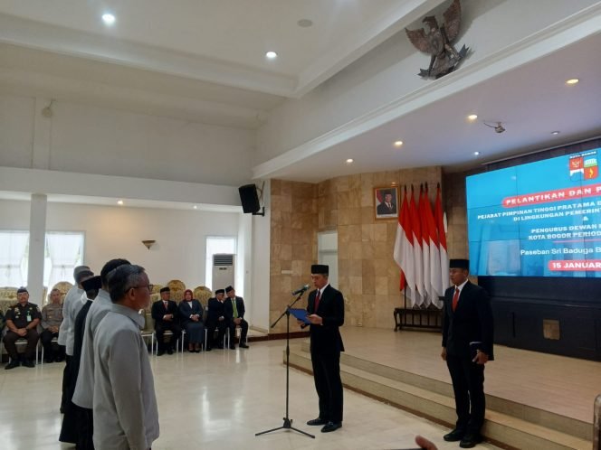 
					Dedie Rachim Lantik 12 Pejabat Baru di Lingkup Pemkot Bogor, Ada Kepala BPKAD hingga Kadinkes