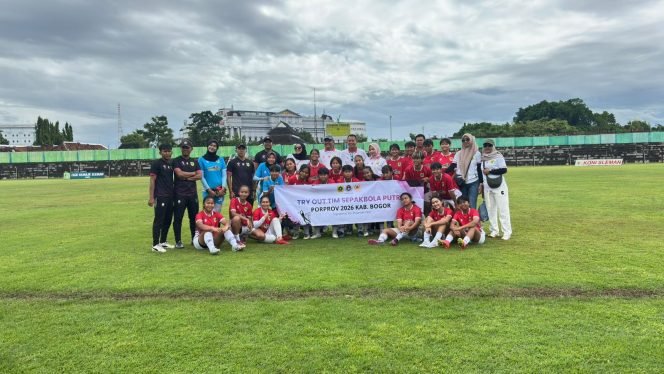 
					Tim Sepakbola Putri Kabupaten Bogor Tampil Memukau Saat Laga Uji Coba Lawa Tim Putri Mataram