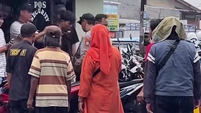 
					Pura-pura Beli, Pria di Cibinong Curi Gelang Emas Hingga Diamuk Warga