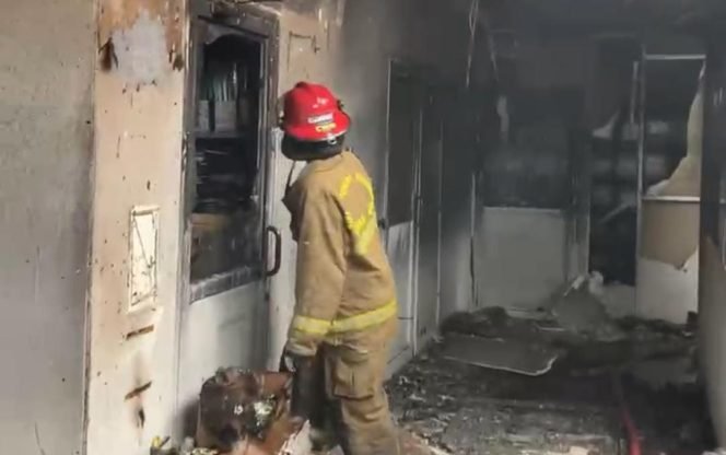 
					Asap Tebal dan Ledakan Warnai Kebakaran Pabrik Obat di Gunung Putri