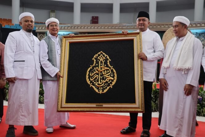 
					Bupati Bogor Rudy Susmanto Buka Pameran Artefak Peninggalan Nabi Muhammad SAW di Laga Satria Cibinong