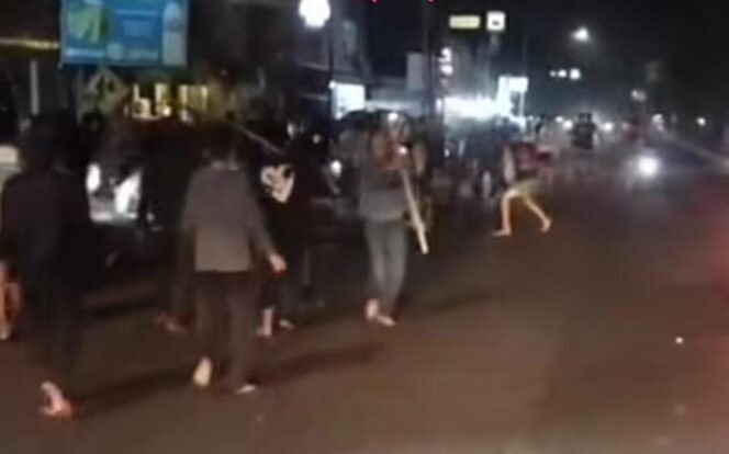 
					Jelang Sahur, 2 Kelompok Remaja di Cileungsi Tawuran Pakai Senjata Tajam