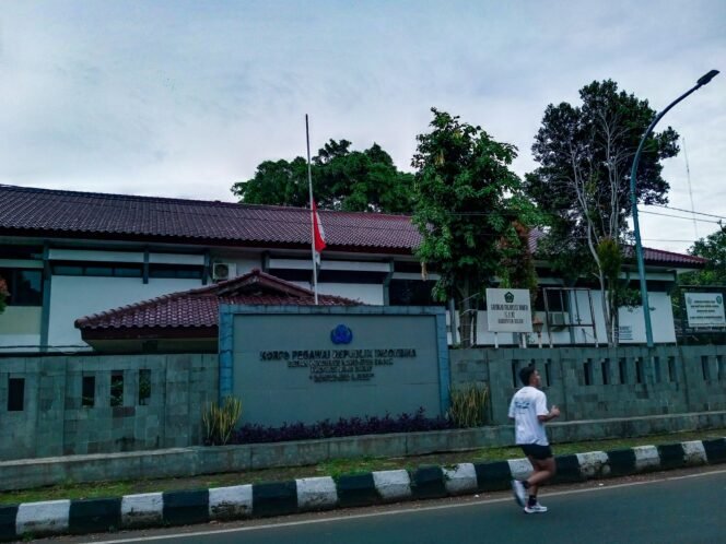 
					Wapres RI ke-6 Try Sutrisno Wafat, Kabupaten Bogor Berlakukan Pengibaran Bendera Setengah Tiang