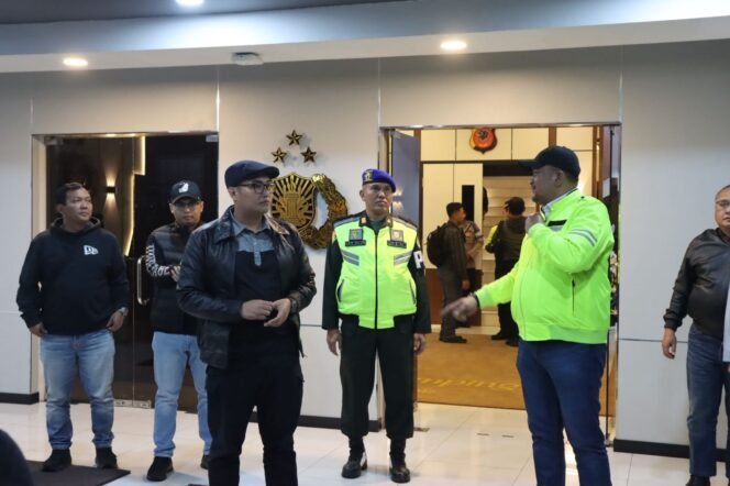 
					Ketua DPRD Bogor Sastra Winara Turun Langsung dalam Patroli Ramadan