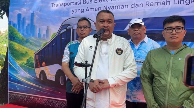 
					Ketua DPRD Sastra Winara Nilai Program Bus Listrik Dorong Transportasi Ramah Lingkungan
