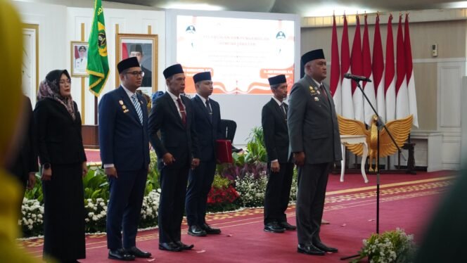 
					Ketua DPRD Sastra Winara Apresiasi Pelantikan Pejabat, Tekankan Kinerja dan Pelayanan Publik