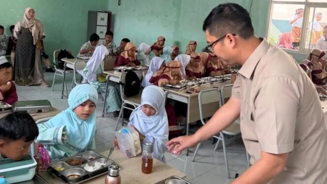 
					Ketua DPRD Sastra Winara Tinjau MBG di SDN Babakan Madang 03, Semangati Siswa Menuju Generasi Emas 2045